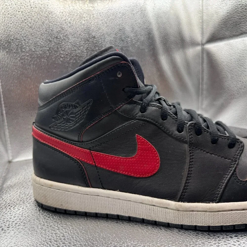 Size 11 Nike Air Jordan 1 Retro Mid Black Red Bred Mens Sneaker Shoes 554724-009